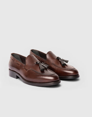 Mocassino tassel loafer in pelle marrone con nappine