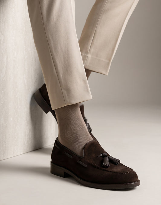 Mocassino con nappine in camoscio marrone